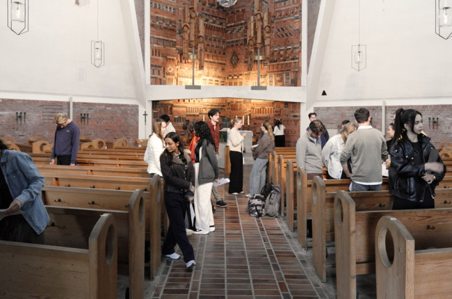 Studierende beim Seminar „Skandinavische Architektur – Nordic Architecture 2026“ in der Erlöserkirche.