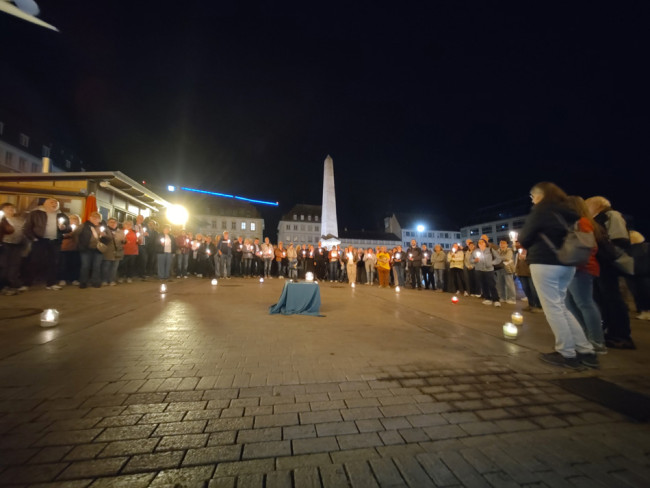 Abschluss-Segen auf dem Marktplatz bei der Nacht der offenen Kirchen 2026