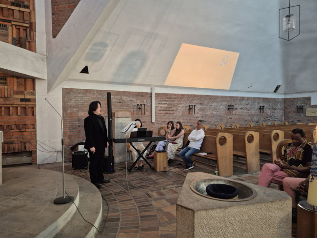Internationaler Gottesdienst am Pfingstmontag: Gesang von Wook Kang