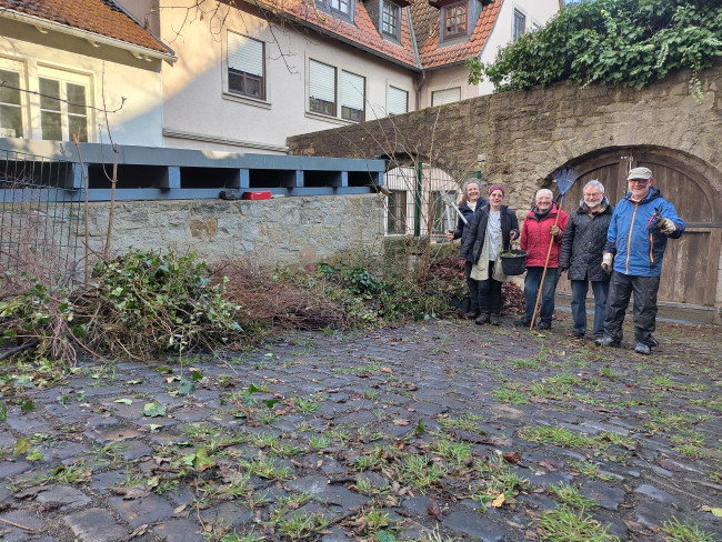 Gartenaktion rund um die Deutschhauskirche