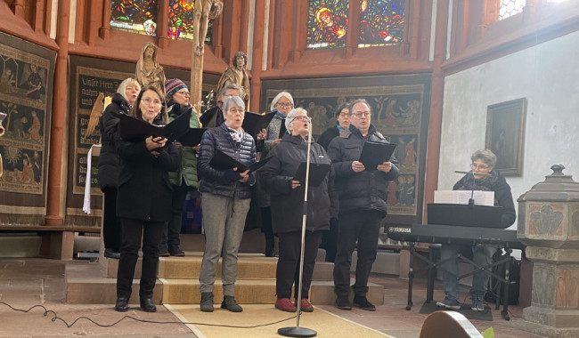 Kantorei beim Palmsonntagsgottesdienst unter Leitung von Frau Ludwig.