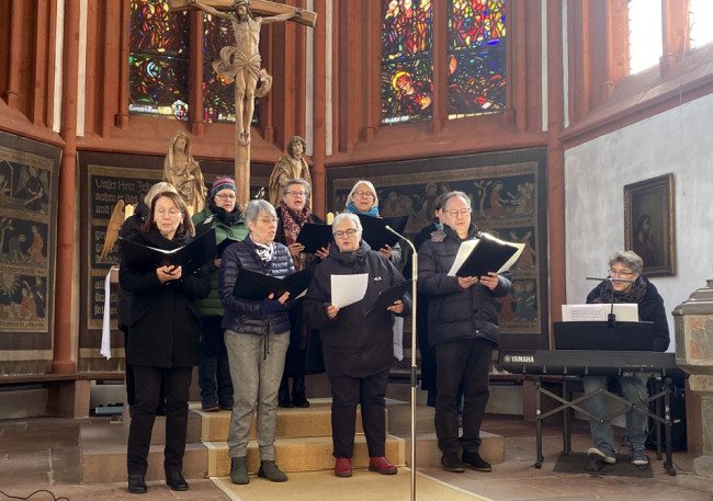 Kantorei beim Palmsonntagsgottesdienst unter Leitung von Frau Ludwig.