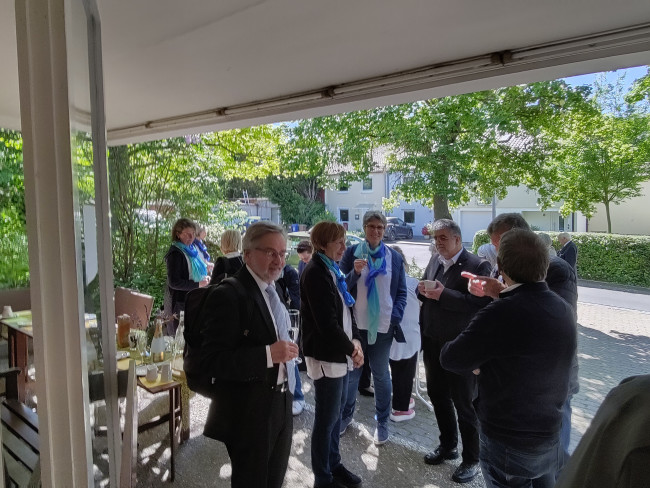 Kirchencafé am Gemeindehaus nach der Konfirmation