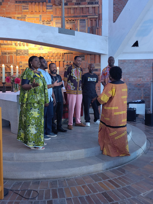 Internationaler Gottesdienst am Pfingstmontag: Kongolesischer Chor