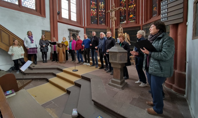 Der Chor Marengomo beim Singen im Gottesdienst in der Deutschhauskirche.