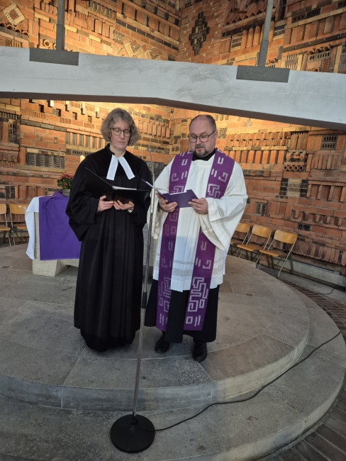 Kanzeltausch - Pfarrerin Tanja Vincent und Pater Leonard Szewczyk