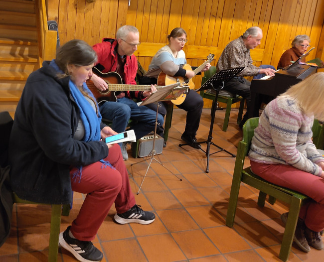 Wunderbar begleitet - die Spontanband aus St. Burkard
